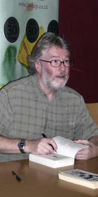 Iain Banks, Scottish author (The Wasp Factory), dies at age 59